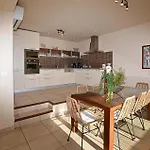 4 Bedroom Stunning In Holiday home *