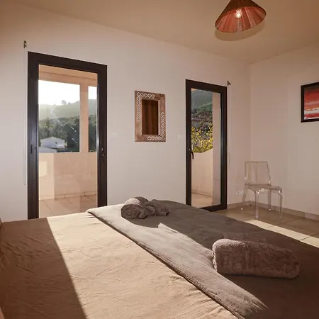 4 Bedroom Stunning In Holiday home